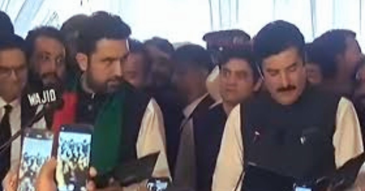 وزیراعلیٰ خیبرپختونخوا سہیل آفریدی نے عہدے کا حلف اٹھالیا۔