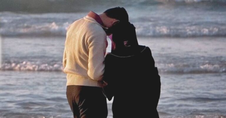 ناراض بیوی کو منانے کا بہترین اسلامی وظیفہ اور روحانی طریقے جانیں۔ محبت، ہم آہنگی اور ازدواجی سکون کے لیے قرآنی اعمال اور دعائیں۔