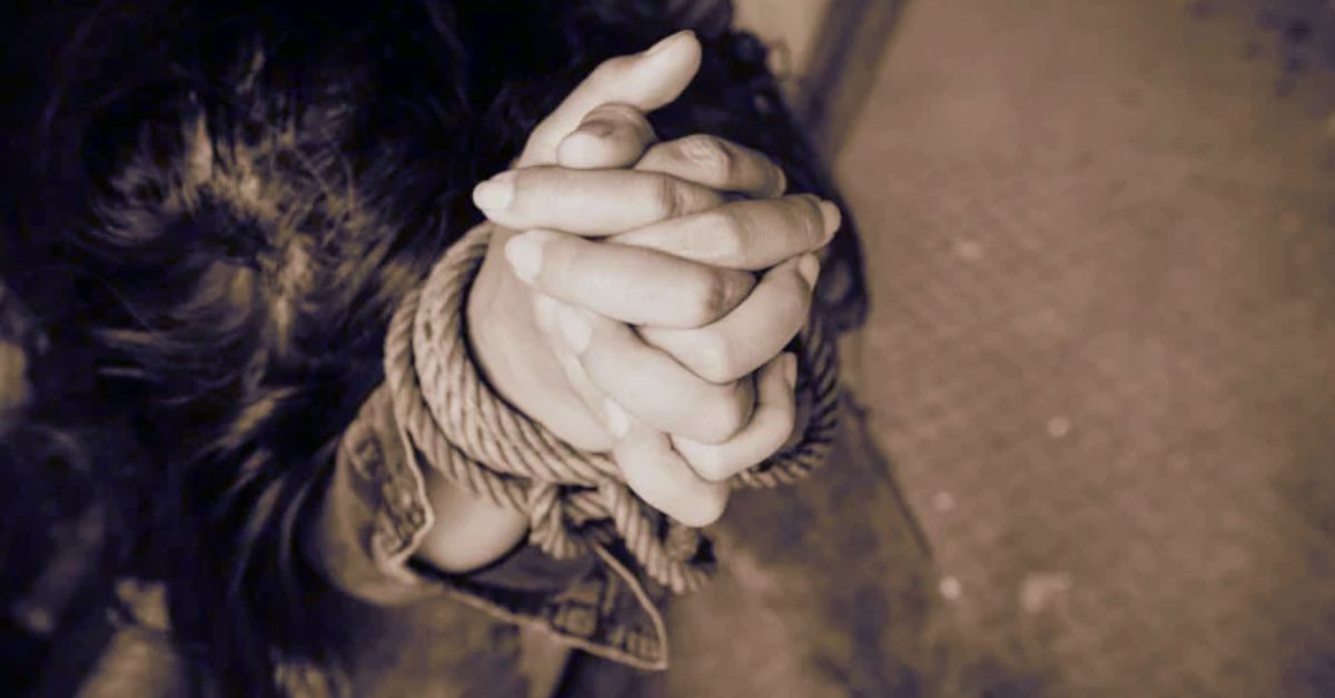 کراچی کے علاقے اورنگی ٹاؤن سے اغوا ہونے والی 20 سالہ لڑکی ڈیڑھ سال بعد پولیس کارروائی کے نتیجے میں بازیاب۔