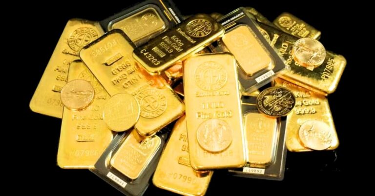 پاکستان میں سونے کی قیمتیں 14 ہزار روپے گر گئیں: عالمی کریش کی لہر، کیا اب خریدنے کا وقت ہے؟