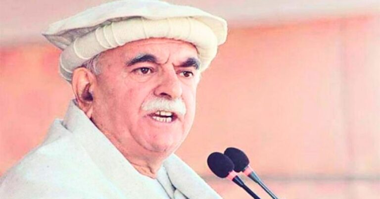 عمران خان سے کیوں نہیں ملنے دیا جارہا؟ محمود اچکزئی کی تمام افراد سے آئین کے لیے کھڑے ہونے کی اپیل